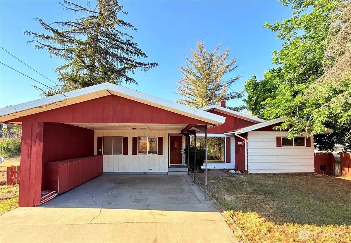 201 E Dewberry, Omak, WA 98841 - #1