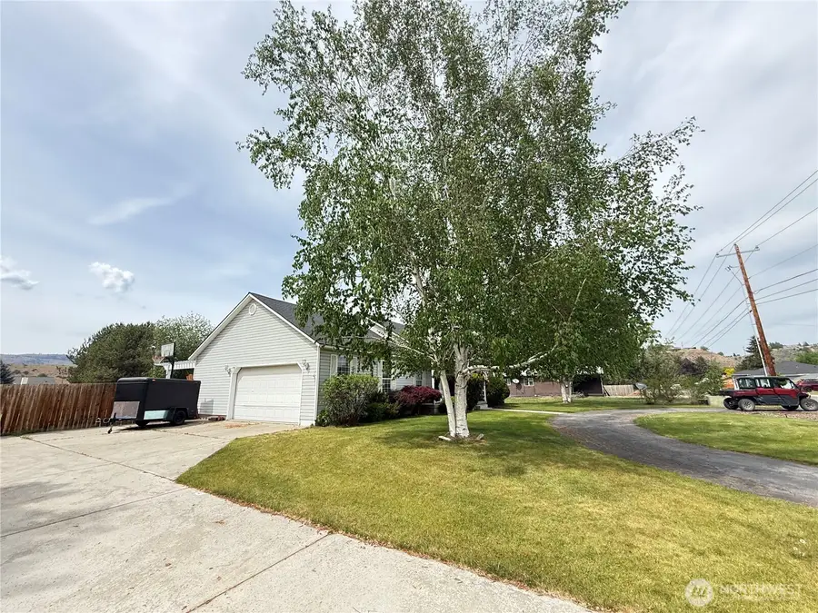 711 Locust Street, Omak, WA 98841 - #2