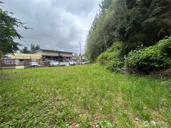 6325 Evergreen Way, Everett, WA 98203