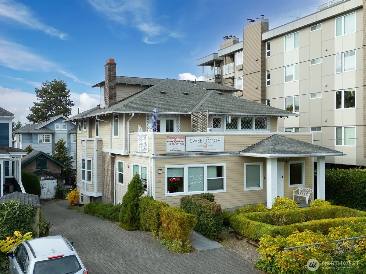 211 14th Avenue E, Seattle, WA 98112 - #1