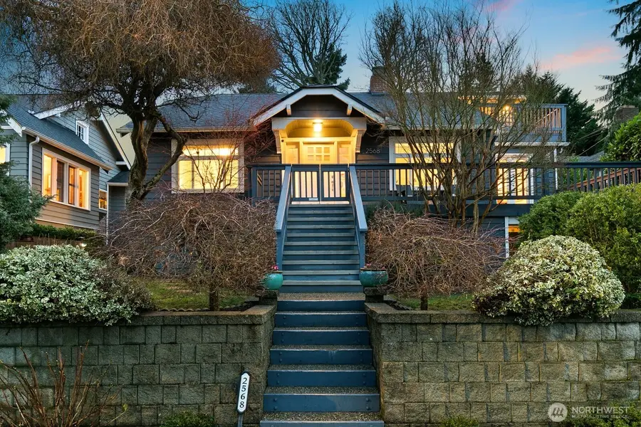 2568 28th Avenue W, Seattle, WA 98199 - #2