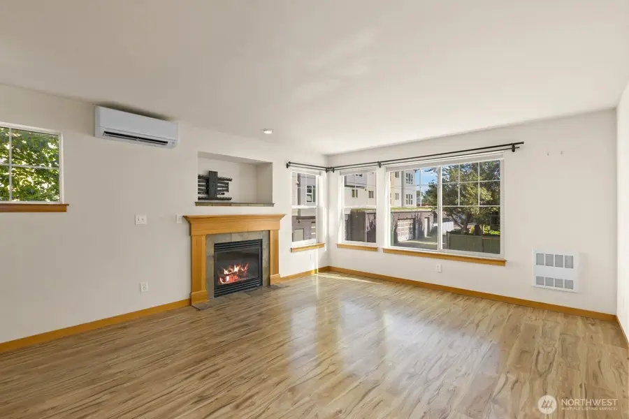 10520 Whitman Avenue N #E, Seattle, WA 98133 - #3