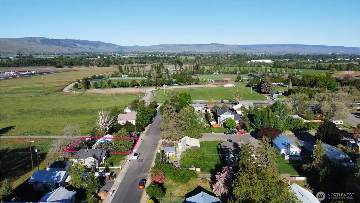 804 W 1st Ave, Ellensburg, WA 98926 - #1