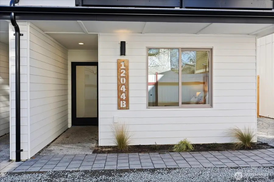 12044 Hiram Place Ne #B, Seattle, WA 98125 - #2