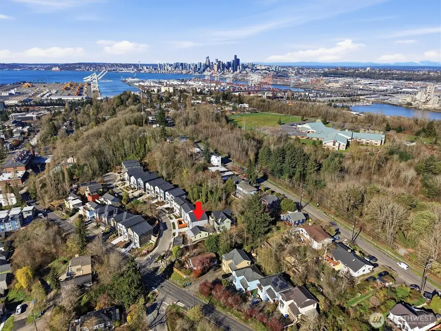 4582 22nd Avenue Sw, Seattle, WA 98106 - #3