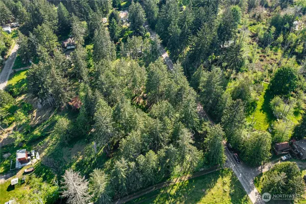 909 E Madrona Boulevard Nw #24, Lakebay, WA 98349