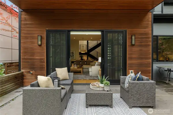 7002 93rd Avenue Se, Mercer Island, WA 98040