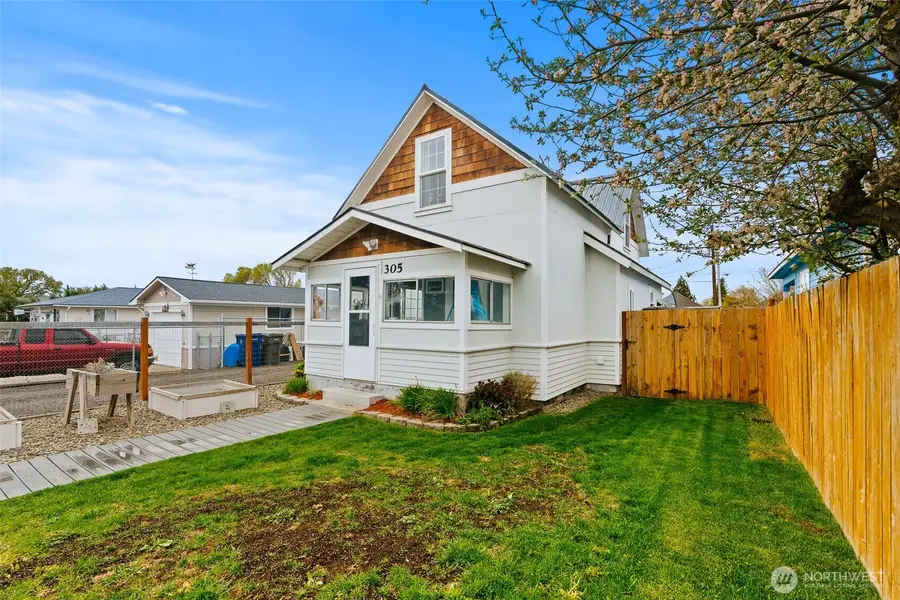 305 N Clark Street, Kittitas, WA 98934 - #2