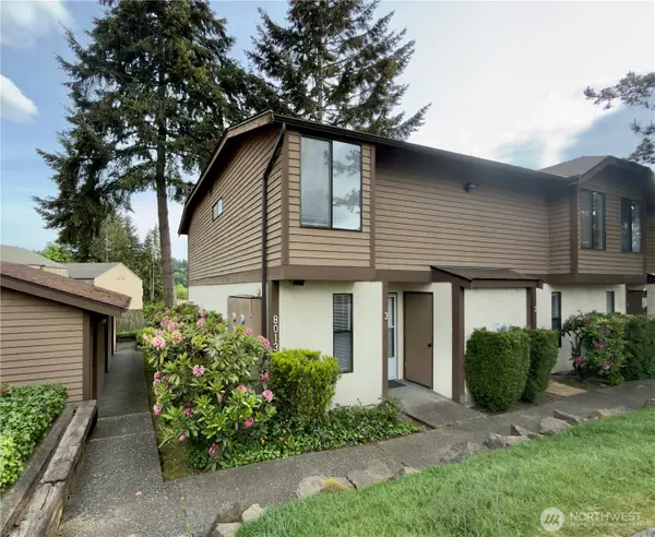 8013 NE 177th Court #403, Kenmore, WA 98028