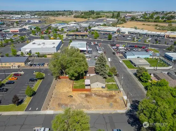 402 E Walnut Avenue, Moses Lake, WA 98837 - #2