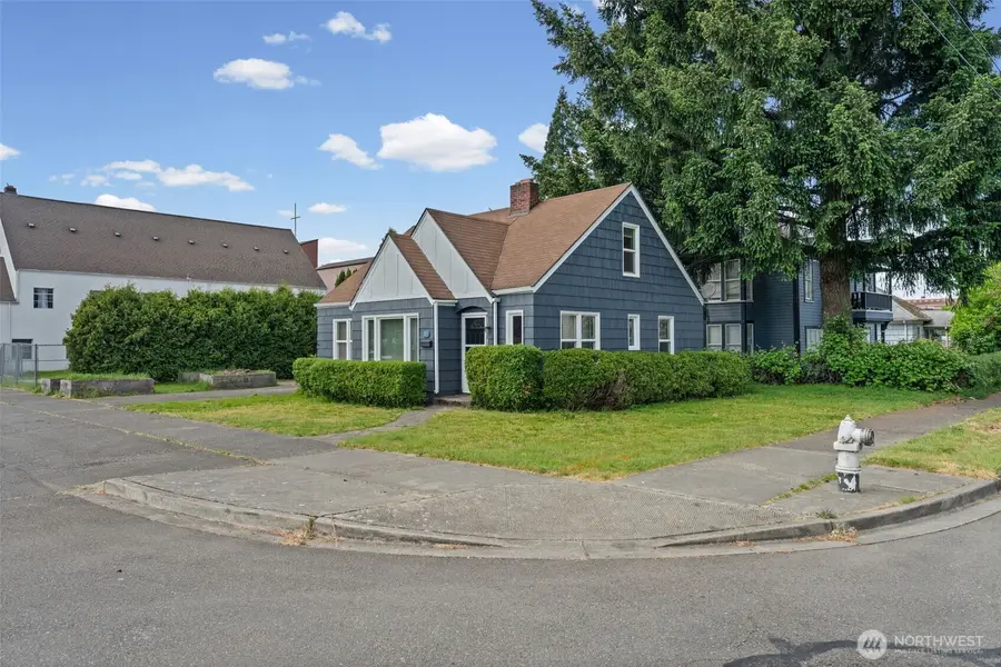 205 W Saar Street, Kent, WA 98032 - #3