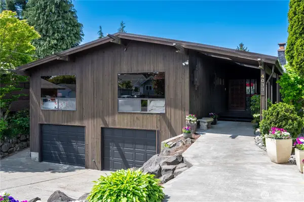 4033 52nd Place Sw, Seattle, WA 98116