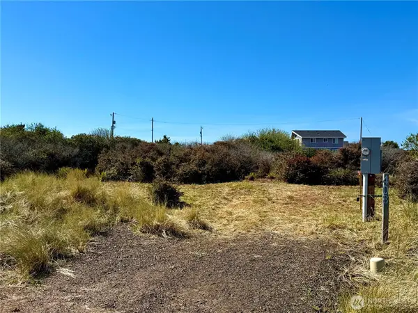 408 N Bel Air Loop Sw #2, Ocean Shores, WA 98569