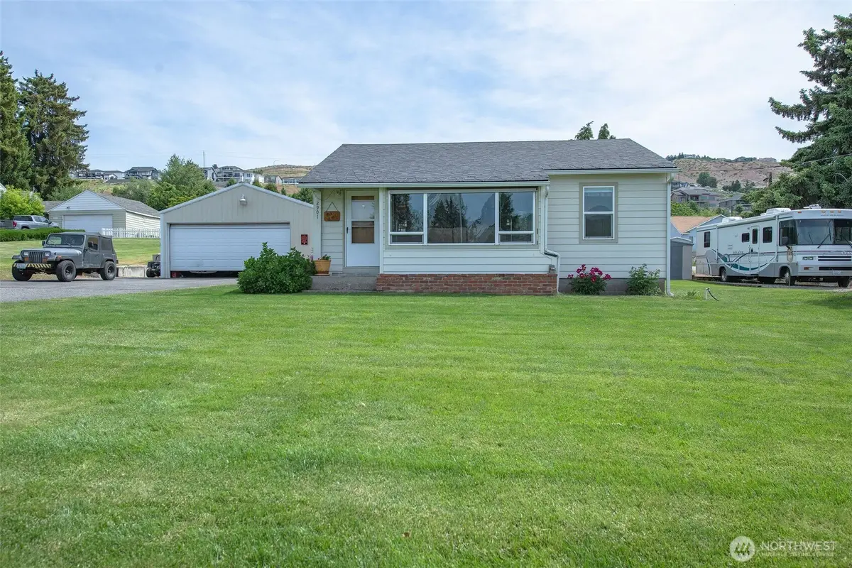 2901 Sunset Highway, East Wenatchee, WA 98802 - #1