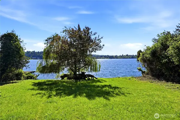 2521 103 Avenue Se, Bellevue, WA 98004