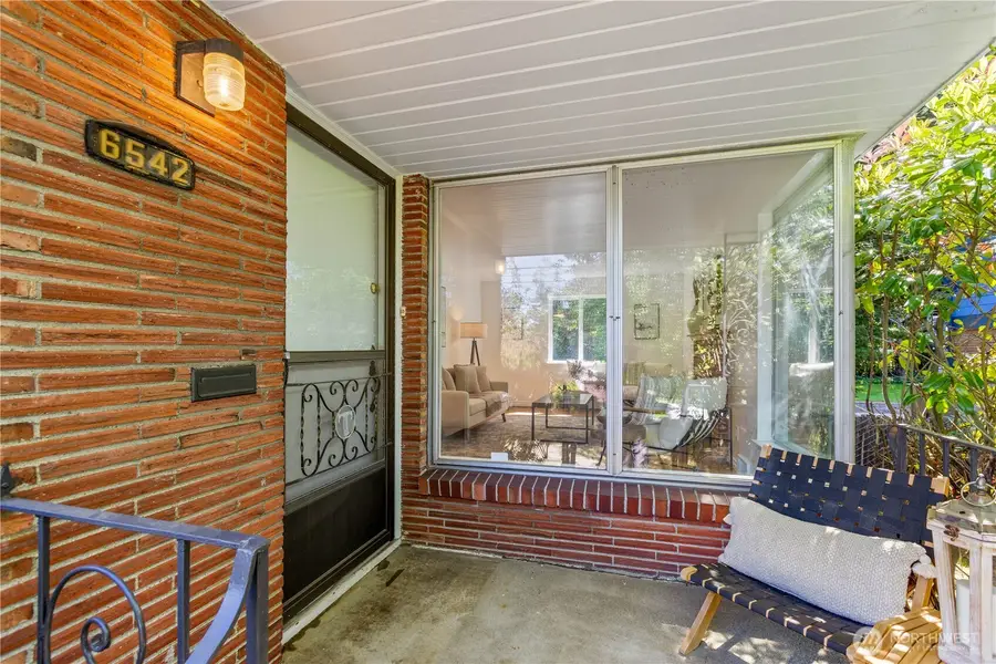 6542 43rd Avenue Ne, Seattle, WA 98115 - #3