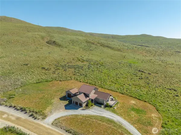 552 Bill Shaw Road, Pateros, WA 98846