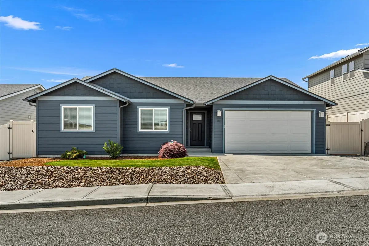 138 S Nevada Avenue, East Wenatchee, WA 98802 - #1