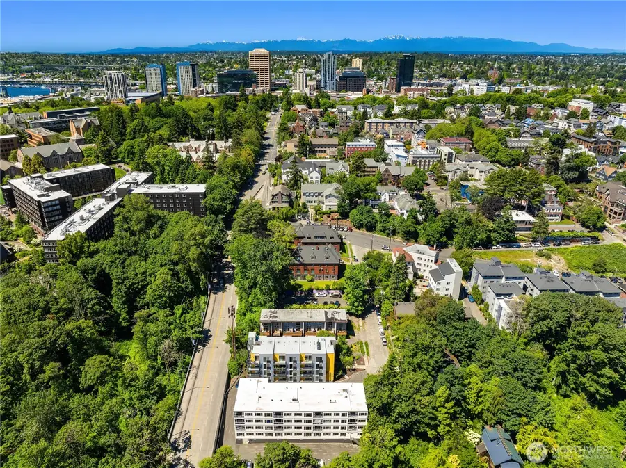 2233 NE 46th Street, Seattle, WA 98105 - #3