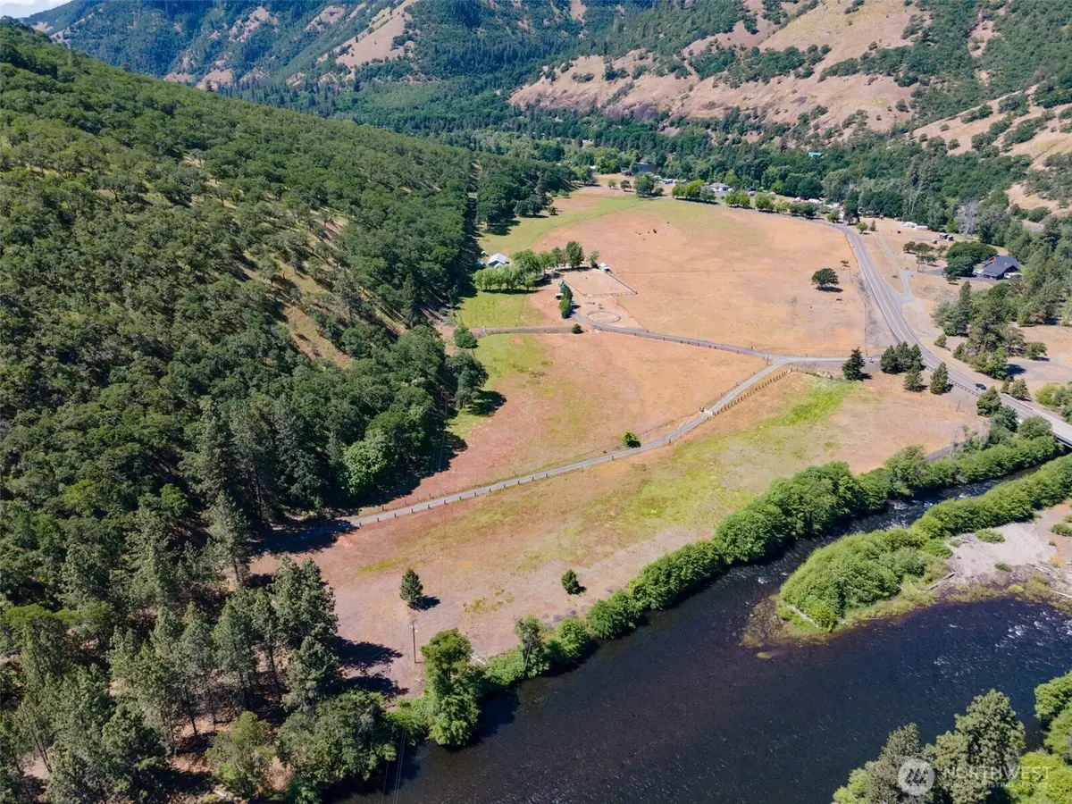 992 Highway 142 E, Lyle, WA 98635 - #1