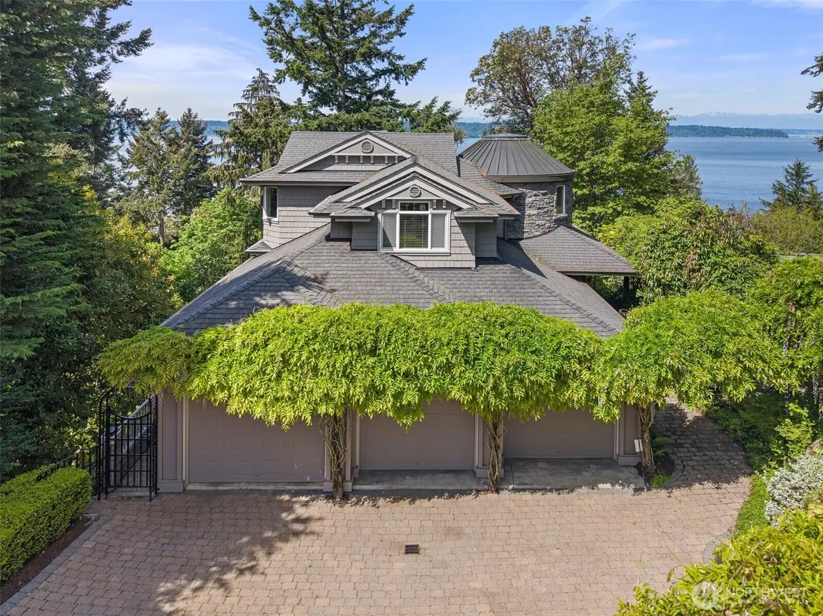 15889 25th Avenue Sw, Burien, WA 98166 - #1