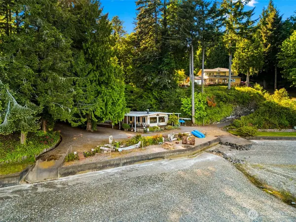 4736 Cooper Point Road Nw, Olympia, WA 98502