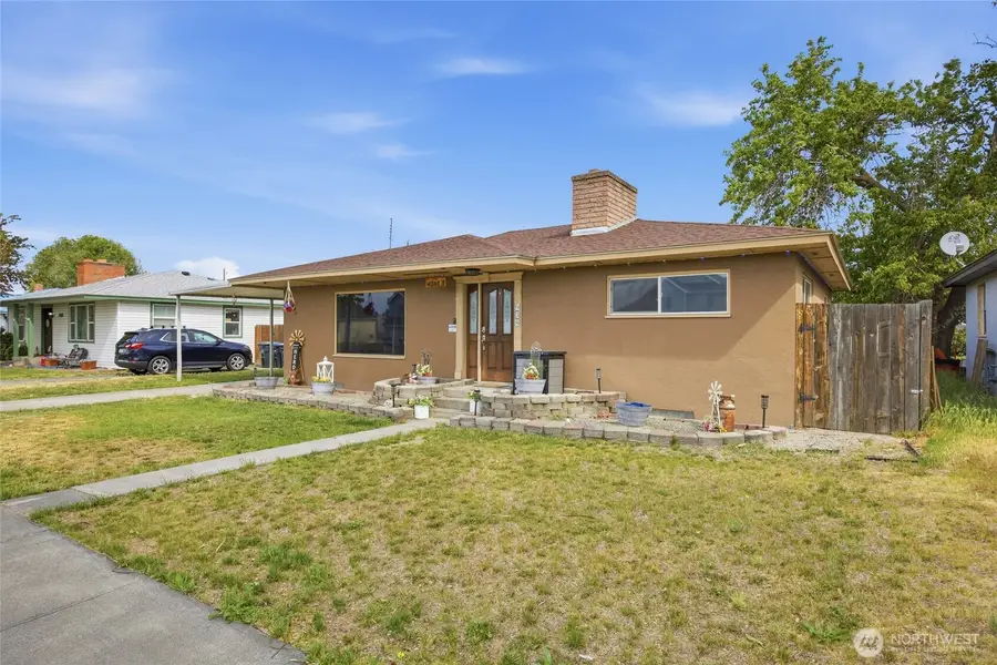 938 E Hill Avenue, Moses Lake, WA 98837 - #3