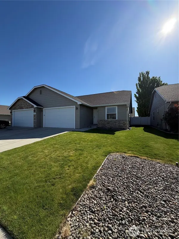913 S 90th Avenue #2, Yakima, WA 98908