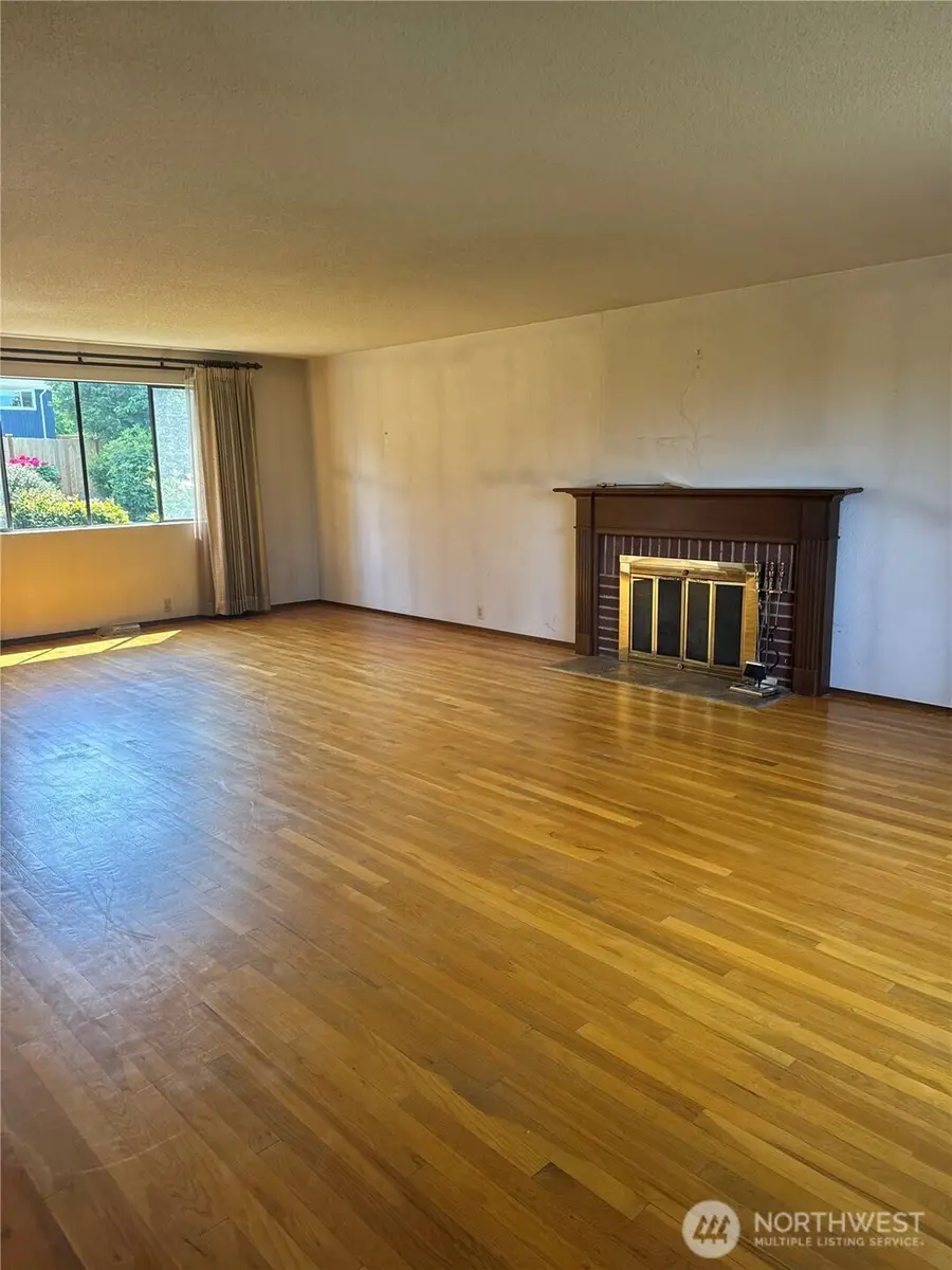 4464 122nd Avenue Se, Bellevue, WA 98006 - #3