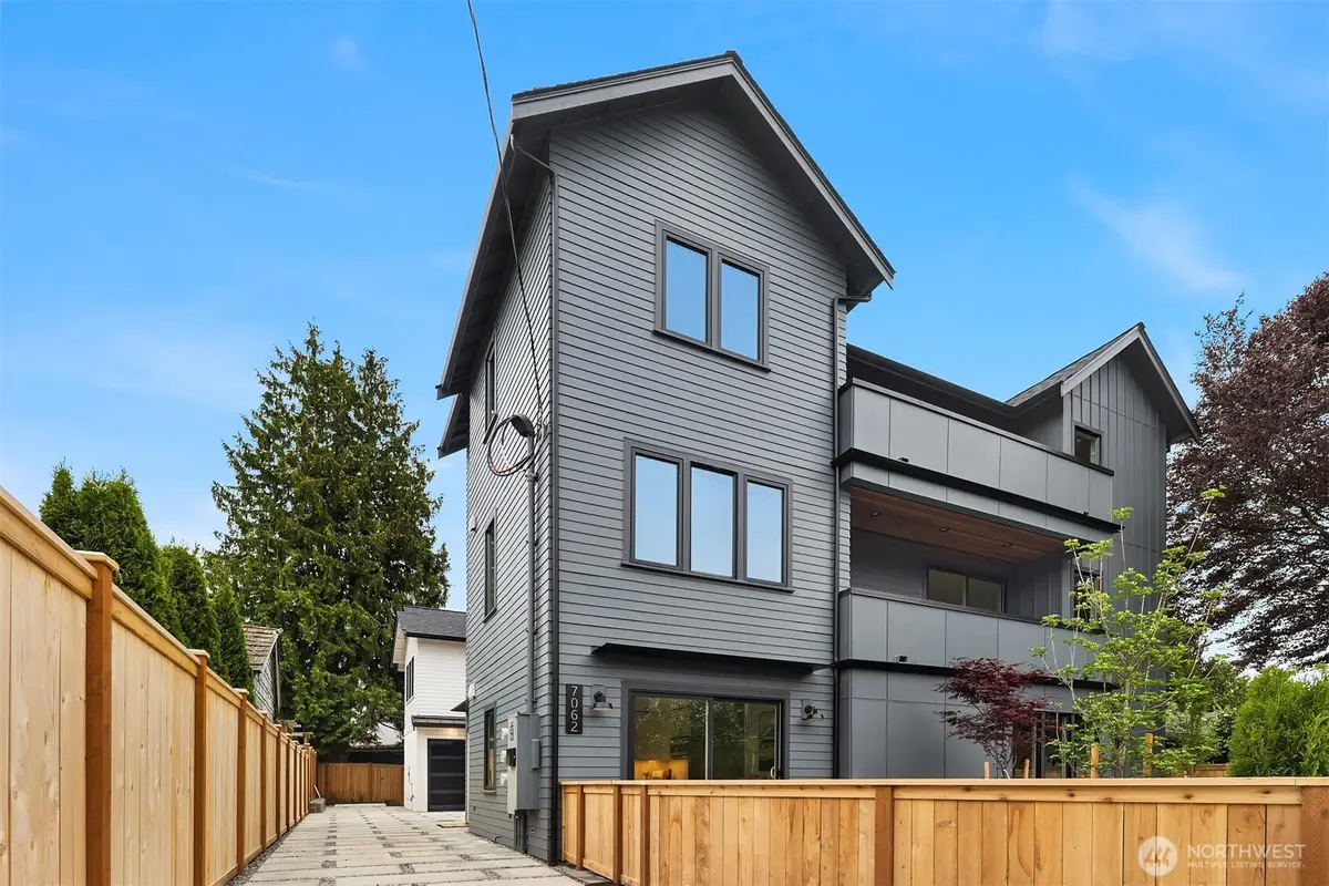 7062 Cleopatra Place Nw, Seattle, WA 98117 - #1