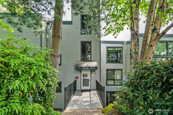 3710 26th Place W #405, Seattle, WA 98199