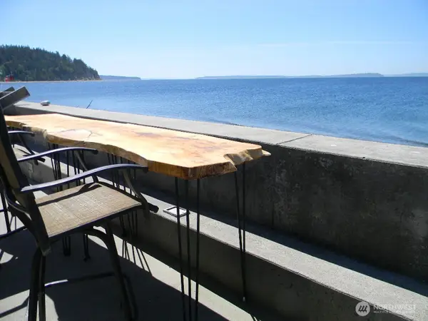 196 Lake Avenue, Freeland, WA 98249
