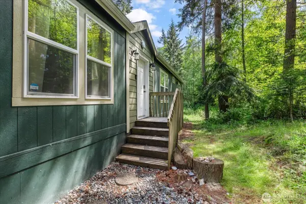 1376 Silver Lake Road, Oak Harbor, WA 98277