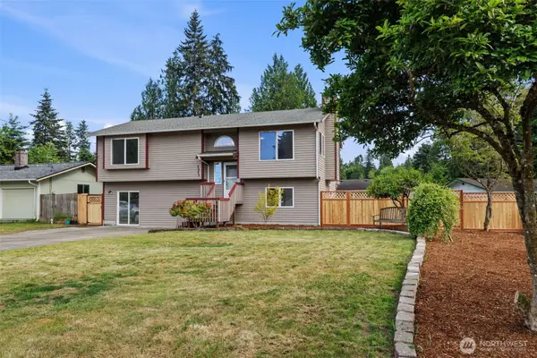 2233 NW Clinton Avenue, Poulsbo, WA 98370