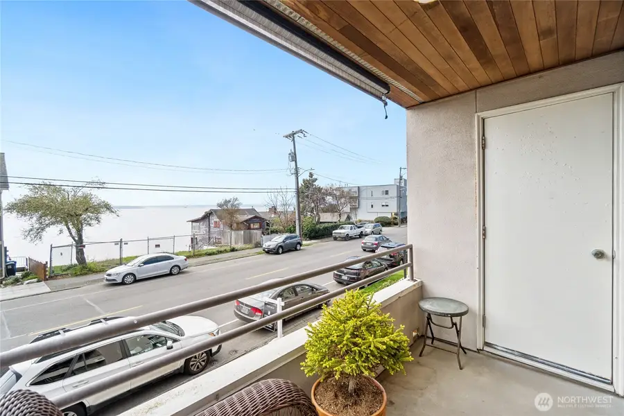 4222 Beach Drive Sw #202, Seattle, WA 98116 - #3