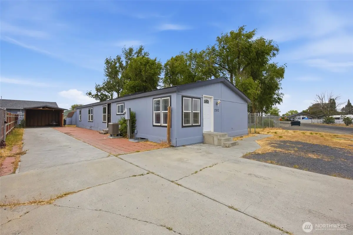 1702 W Bemis Street, Moses Lake, WA 98837 - #1