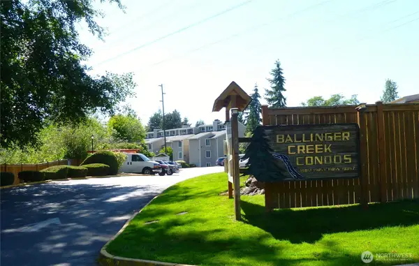 19857 25th Avenue Ne #102, Shoreline, WA 98155