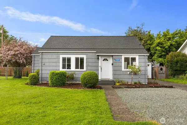 1009 E Orange Avenue, Burlington, WA 98233