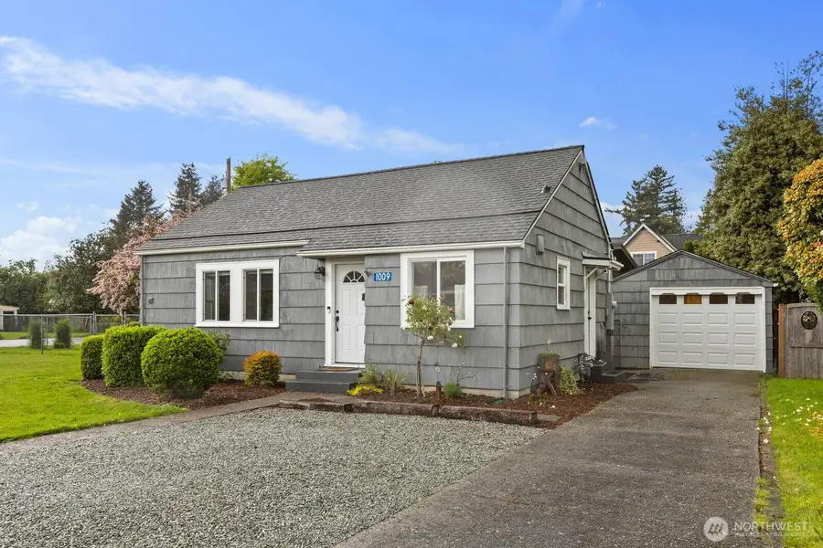 1009 E Orange Avenue, Burlington, WA 98233 - #2