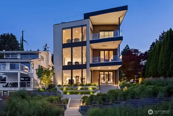 9810 SE Shoreland Drive, Bellevue, WA 98004