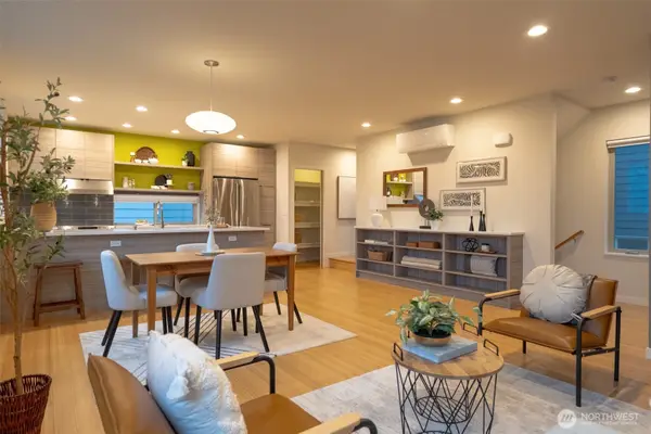 4413 Meridian Avenue N, Seattle, WA 98103