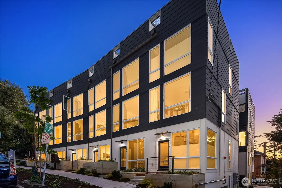 633 13th Avenue E, Seattle, WA 98102 - #1