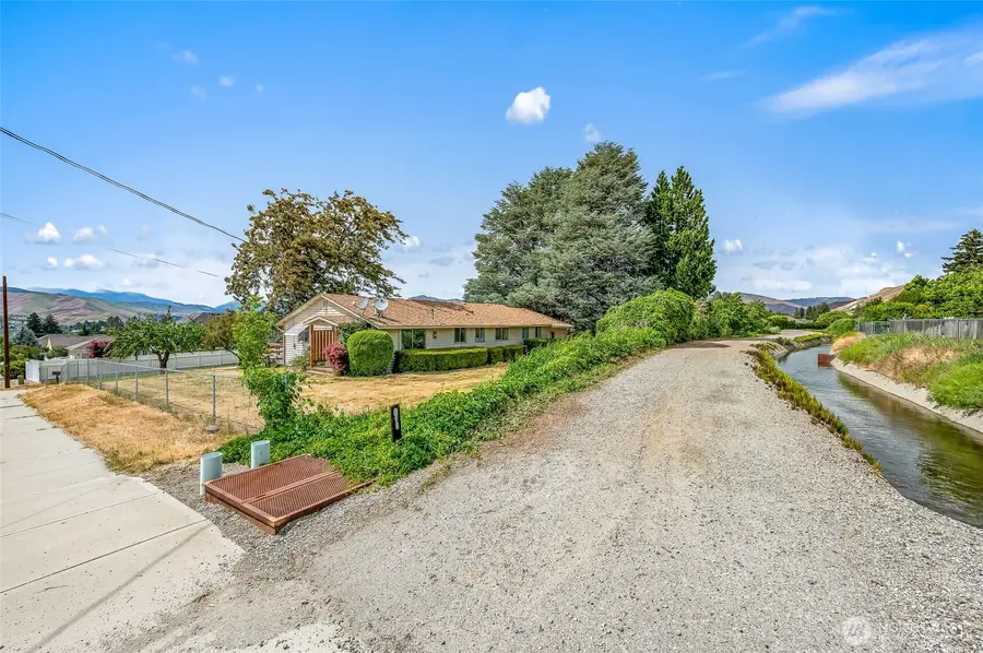 21 SW 31, East Wenatchee, WA 98802 - #3