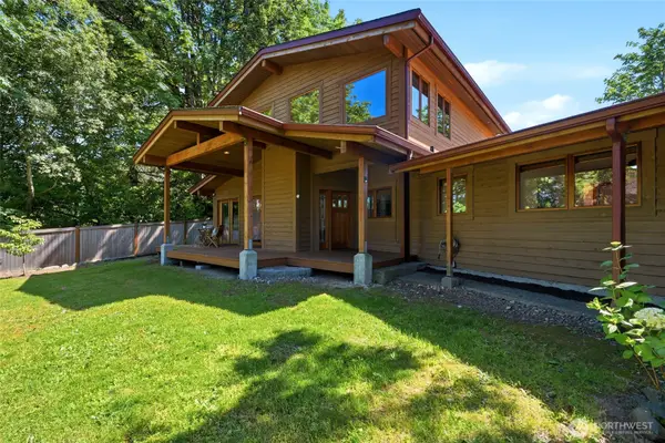 19946 47th Avenue Ne, Lake Forest Park, WA 98155