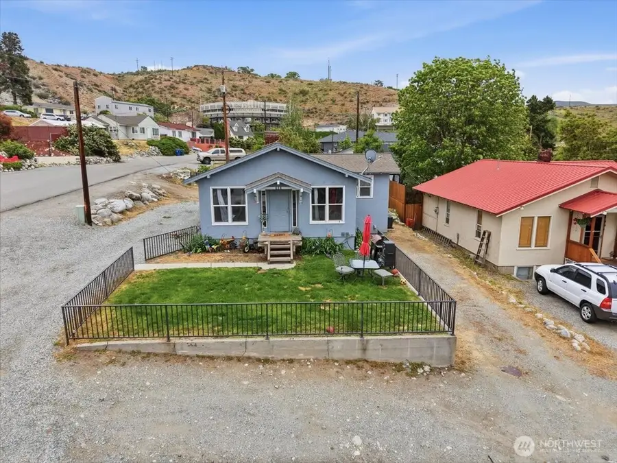 608 N Bradley Street, Chelan, WA 98816 - #3