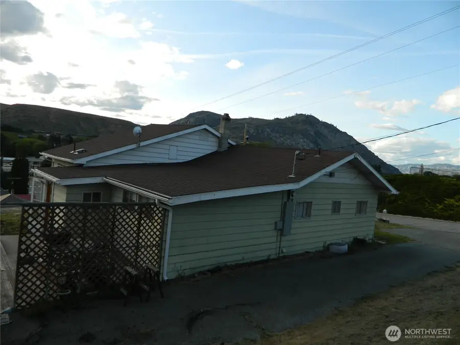 110 1st Street E, Tonasket, WA 98855 - #3