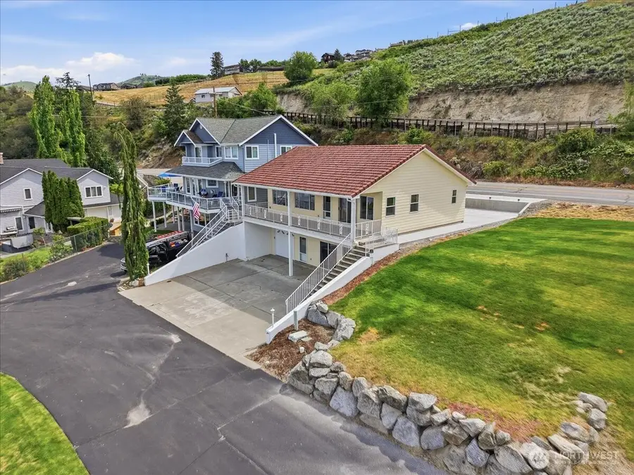 1496 S Lakeshore Road, Chelan, WA 98816 - #2