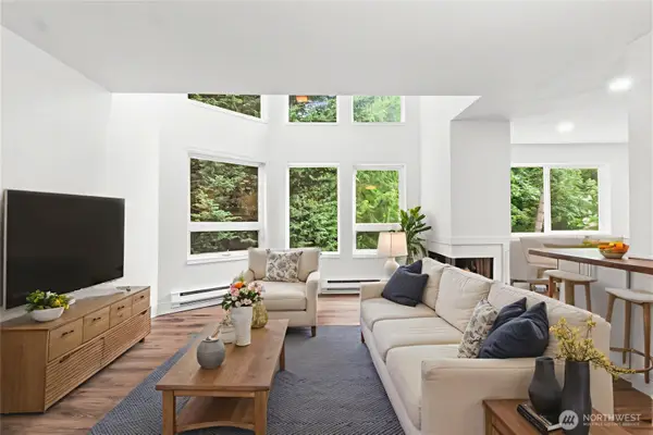 3423 W Government Way #8, Seattle, WA 98199