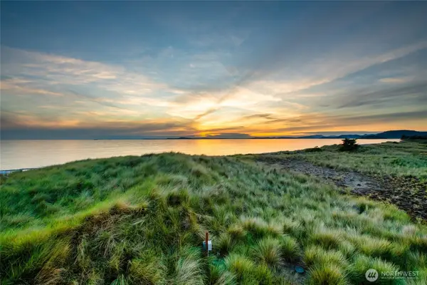 4689 Surfcrest Drive, Oak Harbor, WA 98277