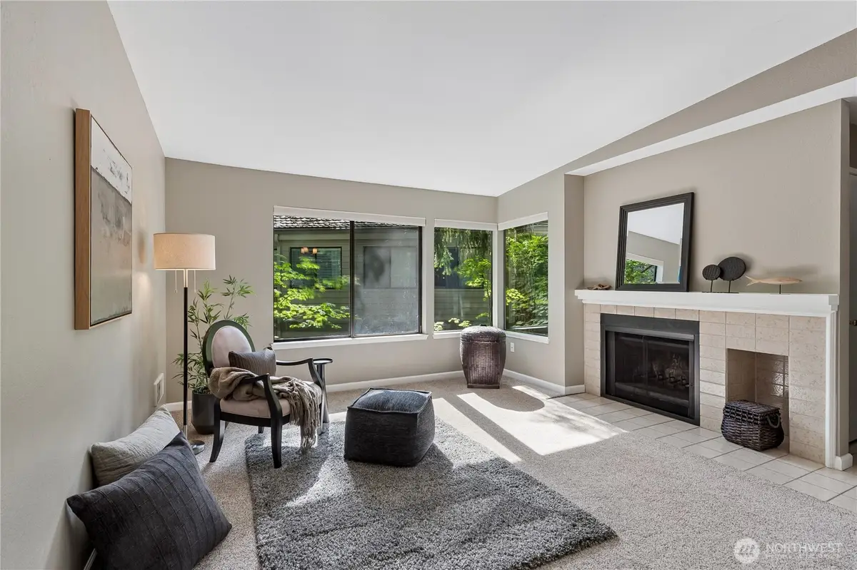 1380 Bellevue Way Ne #4, Bellevue, WA 98004 - #1